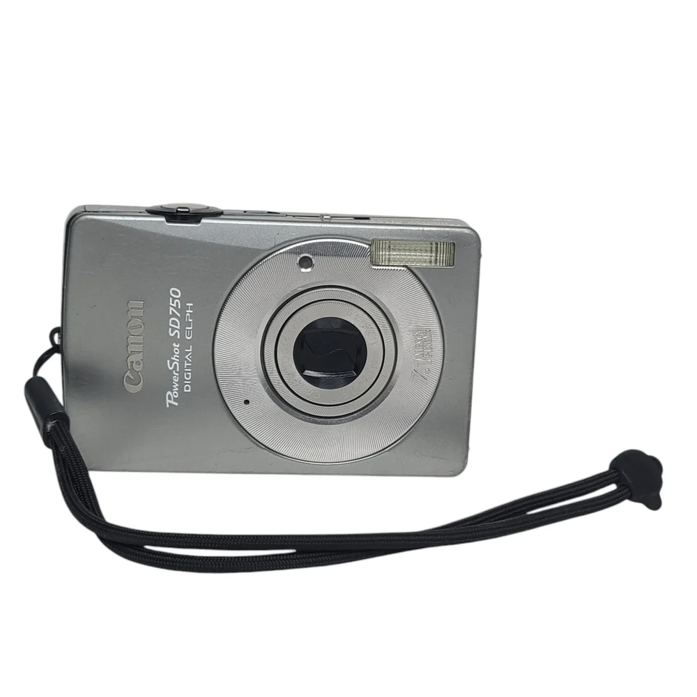 Canon PowerShot SD750 7.1MP Digital ELPH Camera Silver